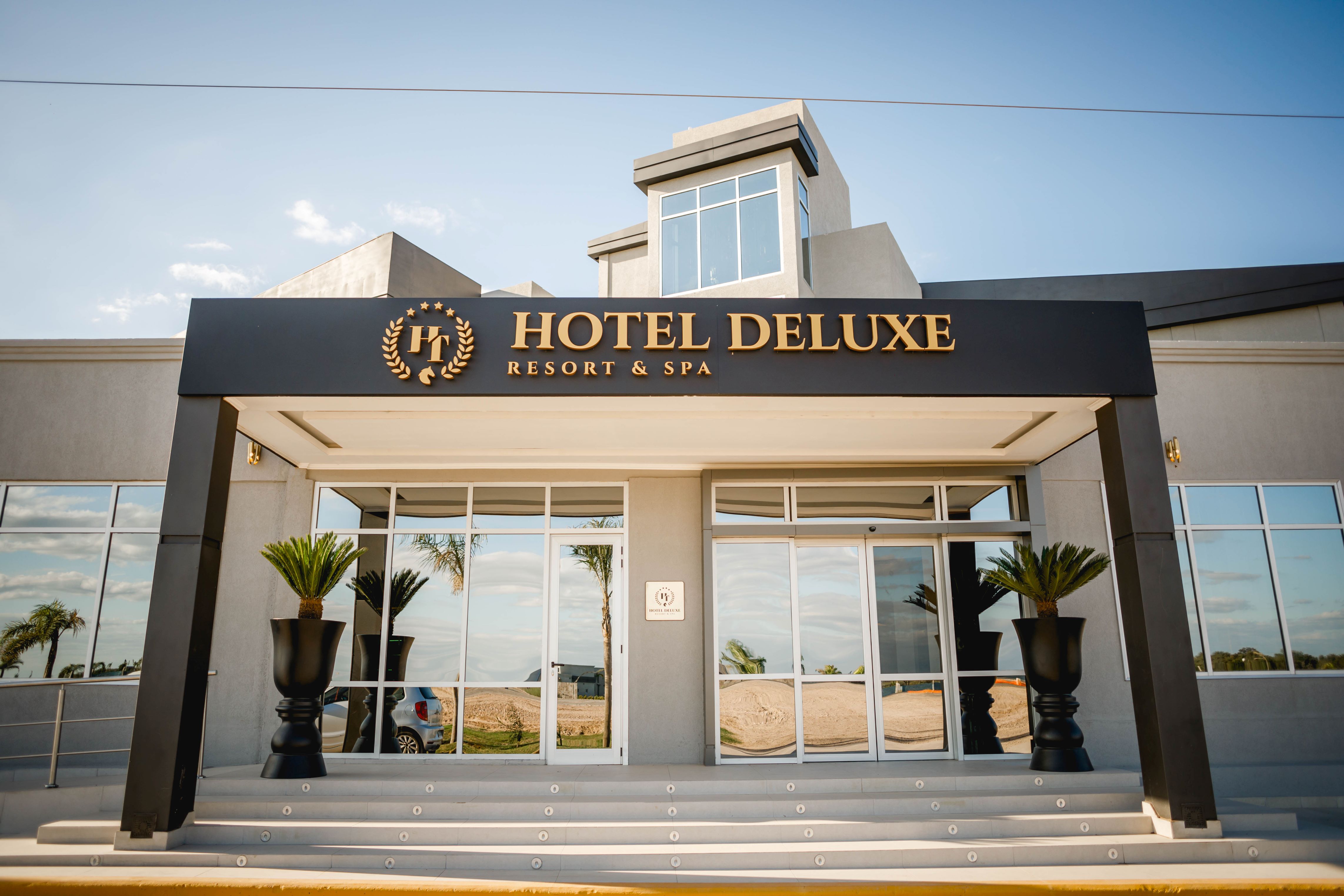 HT Hotel Deluxe Fachada
